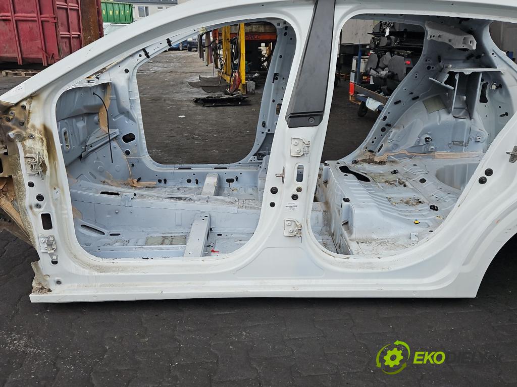 Dacia Sandero III 2020- 1.0 SCe 480) 91KM manual 67 kW 999 cm3 5- práh levý  (Karoserie ostatní)