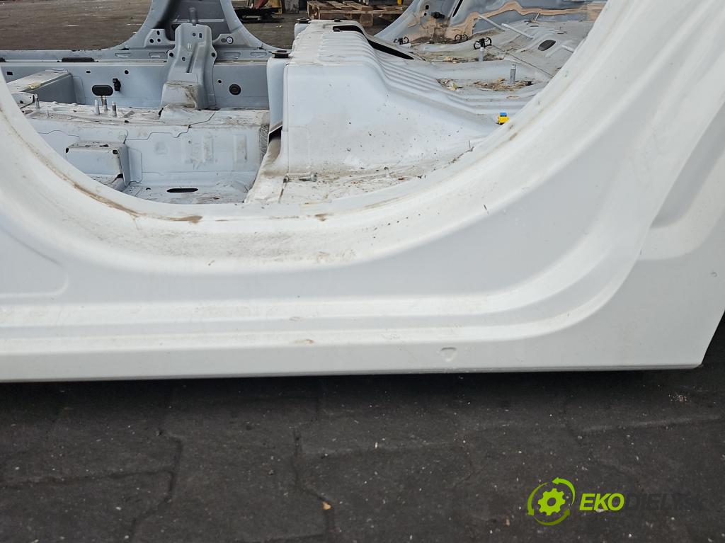 Dacia Sandero III 2020- 1.0 SCe 480) 91KM manual 67 kW 999 cm3 5- práh levý  (Karoserie ostatní)