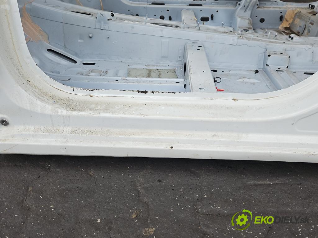 Dacia Sandero III 2020- 1.0 SCe 480) 91KM manual 67 kW 999 cm3 5- práh levý  (Karoserie ostatní)