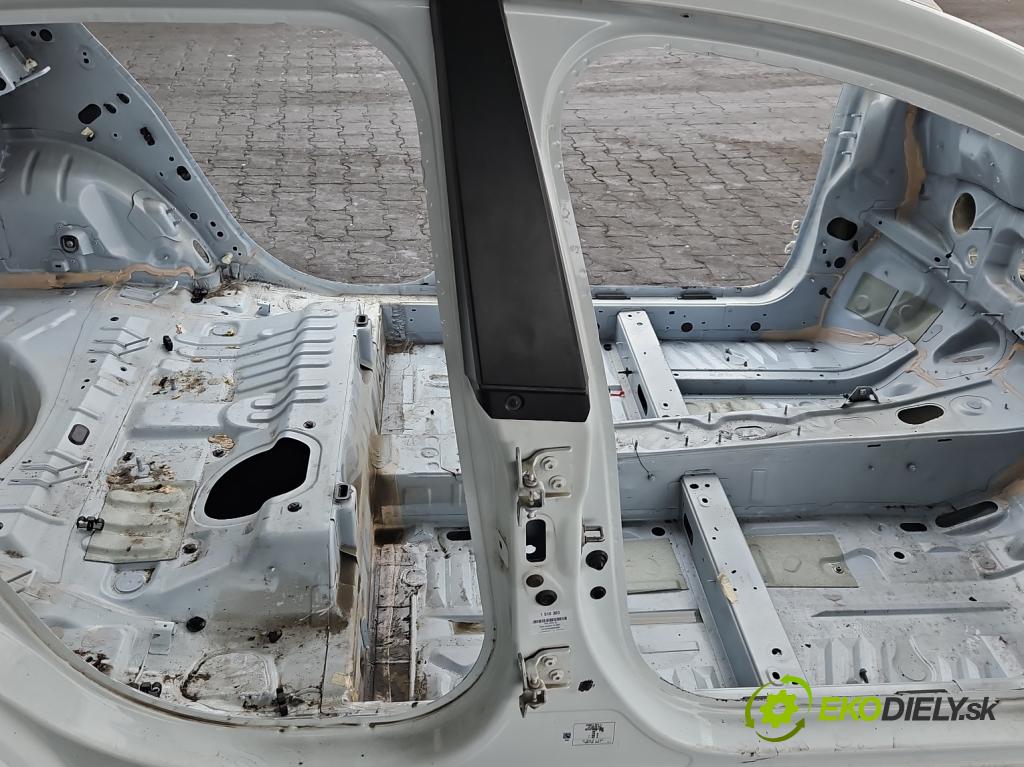 Dacia Sandero III 2020- 1.0 SCe 480) 91KM manual 67 kW 999 cm3 5- práh pravý  (Karoserie ostatní)