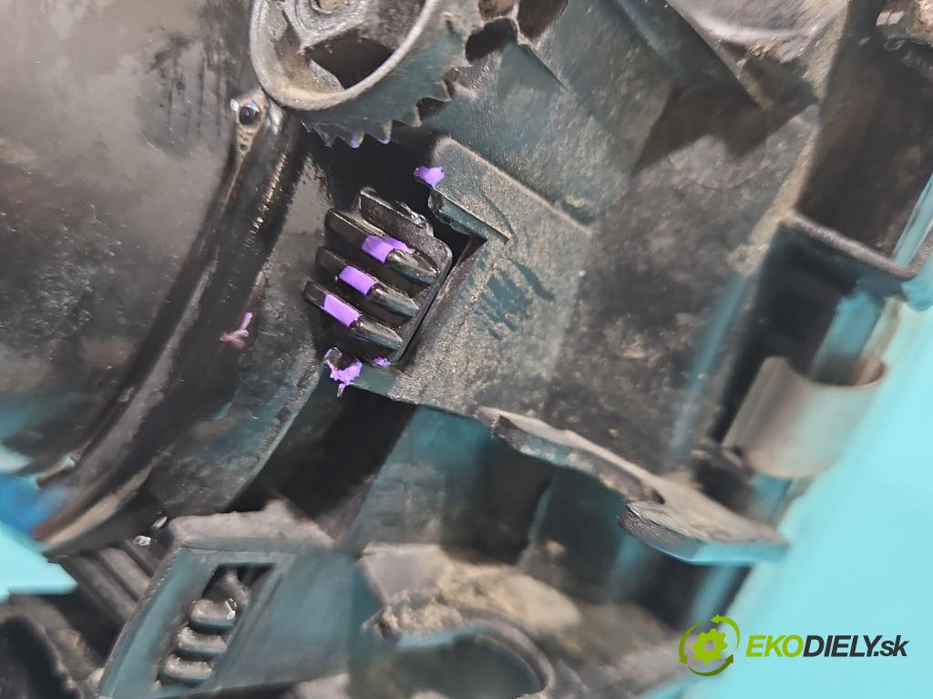 Vw Polo III 6N 1994-2001 1.0 mpi 50KM manual 37 kW 999 cm3 5- Reflektor: pravý  (Svetlo predné pravé)