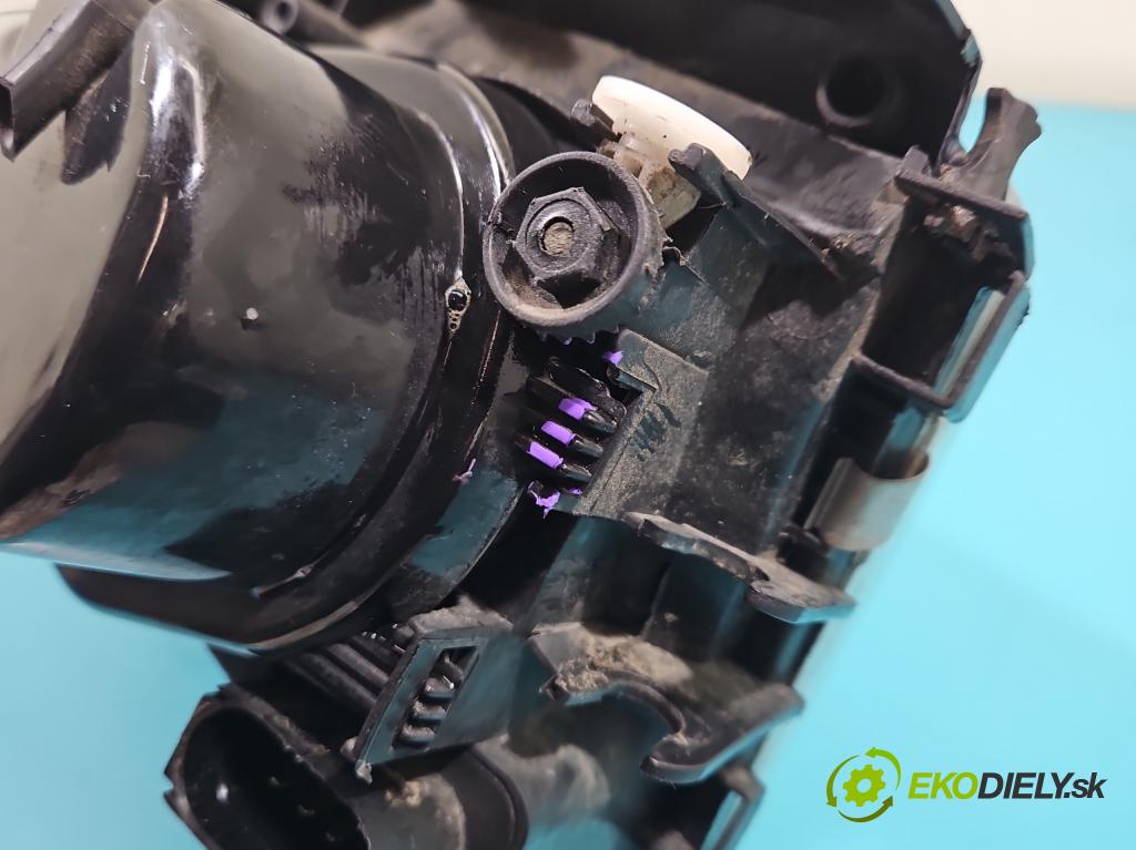 Vw Polo III 6N 1994-2001 1.0 mpi 50KM manual 37 kW 999 cm3 5- Reflektor: pravý  (Svetlo predné pravé)