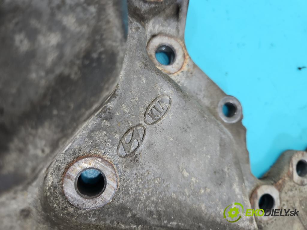 Hyundai I30 I 2007-2012 1.4 16V 109 hp manual 80.2 kW 1396 cm3 5- obal vačkový  (Kryt motoru )