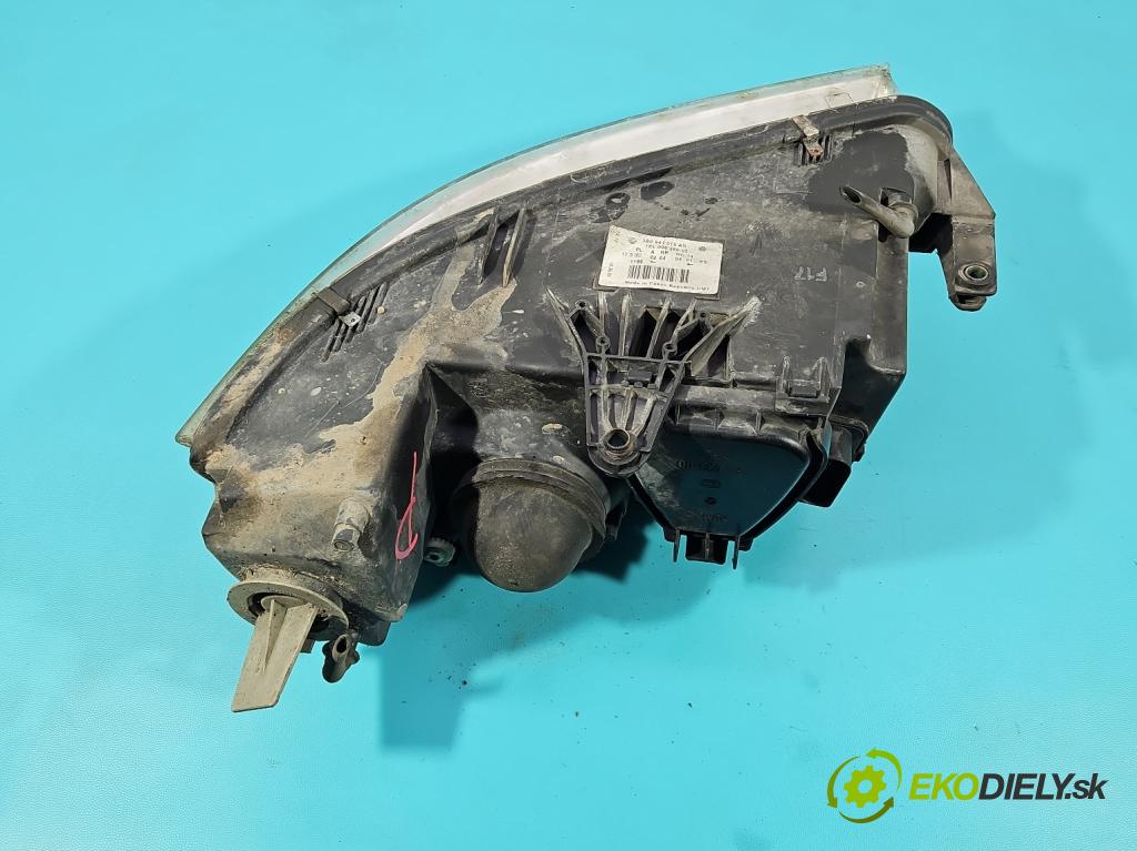 Vw Passat B5 1995-2005 1.9 tdi 131 HP manual 96 kW 1896 cm3 5- Reflektor: pravý  (Svetlo predné pravé)