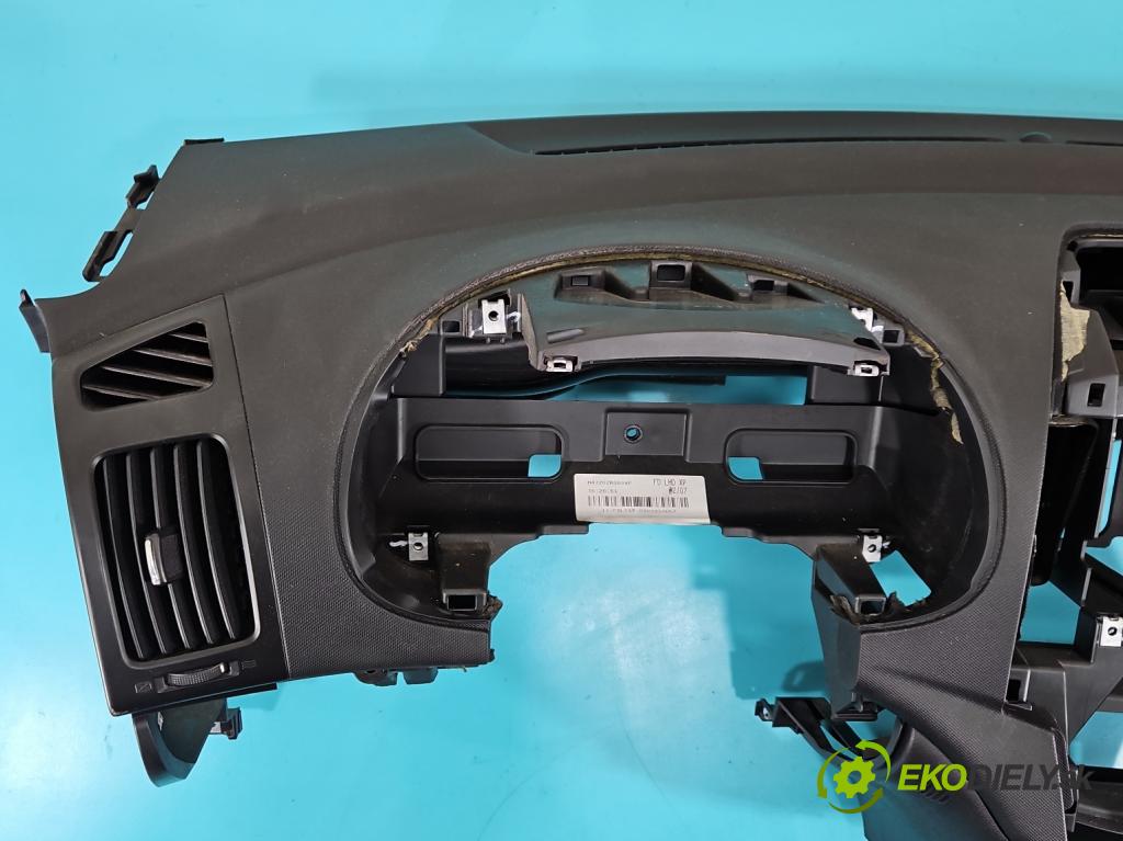 Hyundai I30 I 2007-2012 1.4 16V 109 hp manual 80.2 kW 1396 cm3 5- kokpit,přistrojova deska