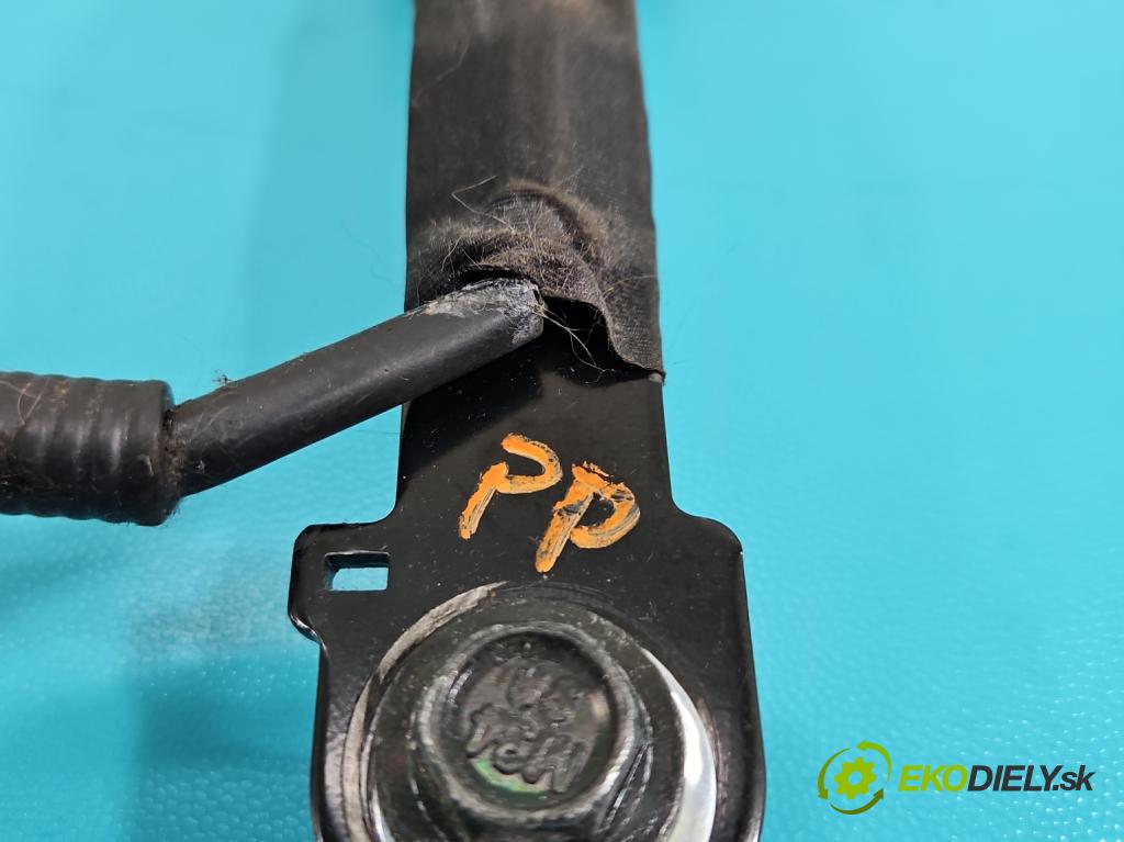 Hyundai I30 I 2007-2012 1.4 16V 109 hp manual 80.2 kW 1396 cm3 5- kokpit,přistrojova deska