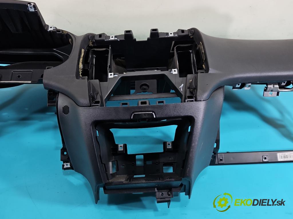 Hyundai I30 I 2007-2012 1.4 16V 109 hp manual 80.2 kW 1396 cm3 5- kokpit,přistrojova deska