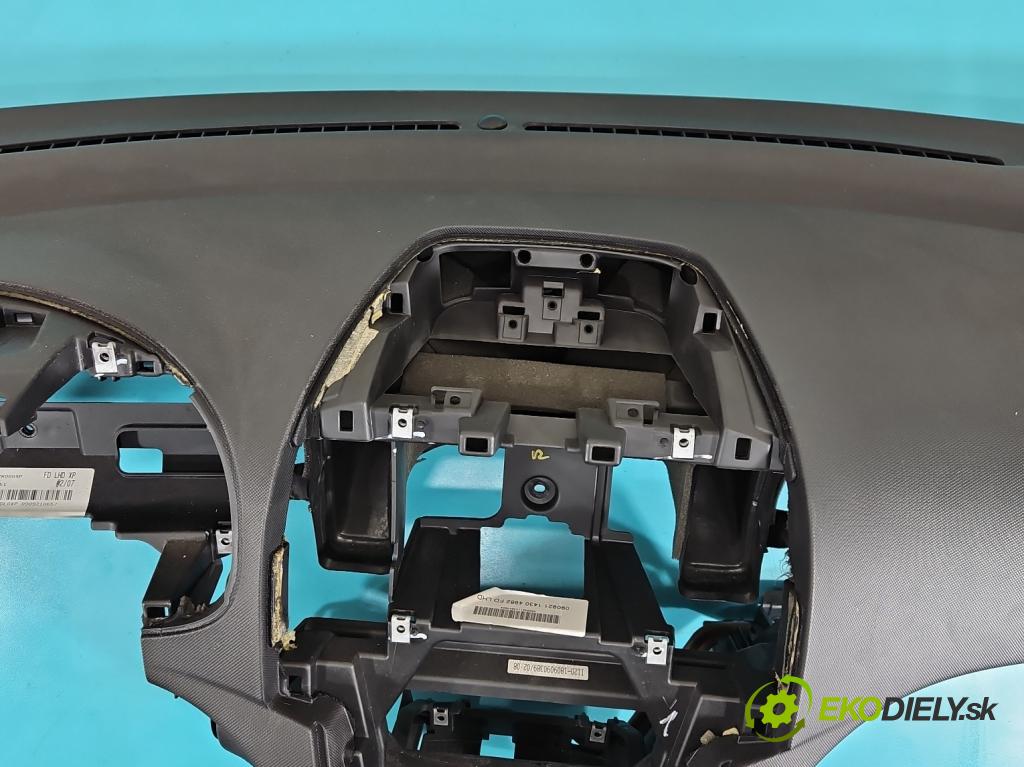 Hyundai I30 I 2007-2012 1.4 16V 109 hp manual 80.2 kW 1396 cm3 5- kokpit,přistrojova deska