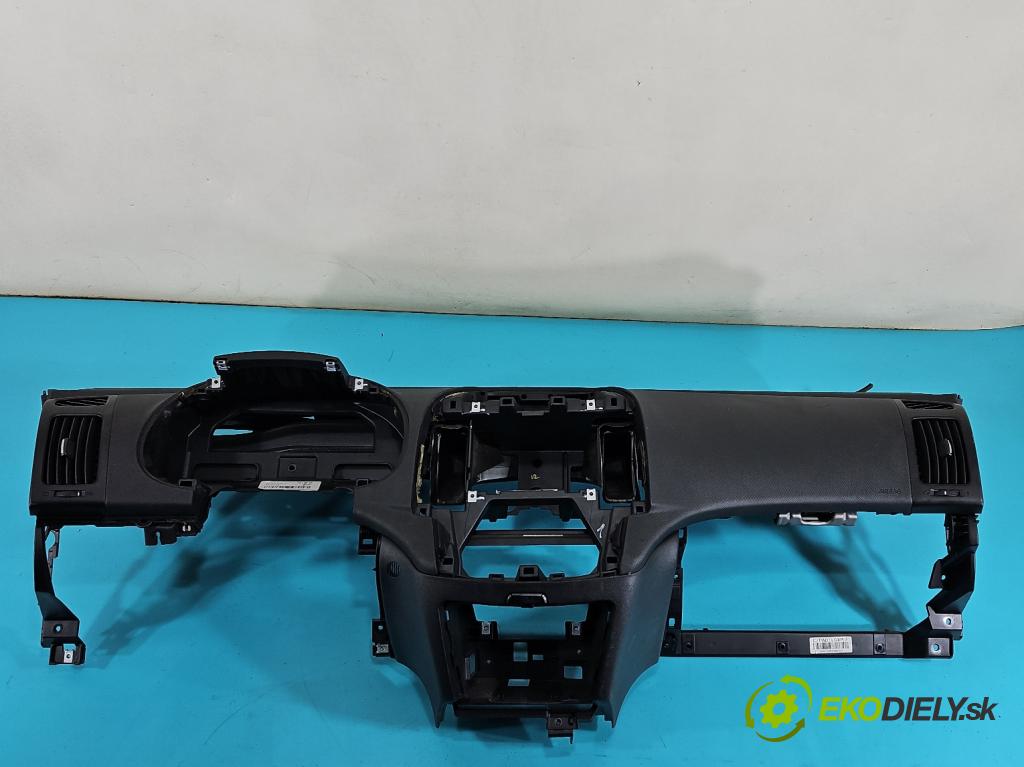 Hyundai I30 I 2007-2012 1.4 16V 109 hp manual 80.2 kW 1396 cm3 5- kokpit,přistrojova deska