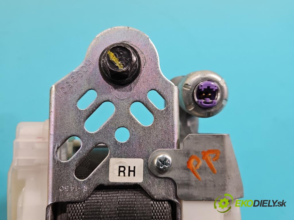 Hyundai I30 I 2007-2012 1.4 16V 109 hp manual 80.2 kW 1396 cm3 5- kokpit,přistrojova deska