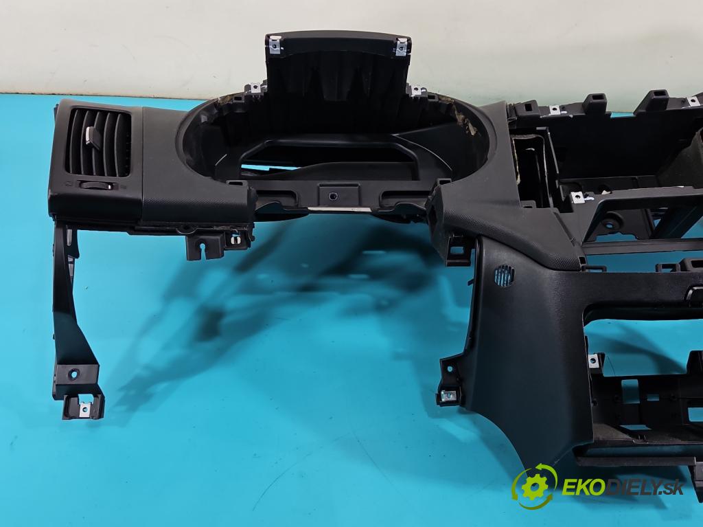 Hyundai I30 I 2007-2012 1.4 16V 109 hp manual 80.2 kW 1396 cm3 5- kokpit,přistrojova deska