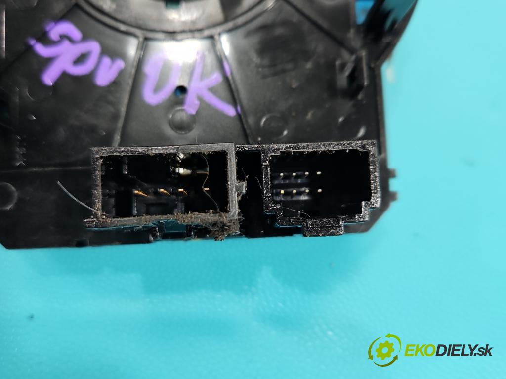 Hyundai I30 I 2007-2012 1.4 16V 109 hp manual 80.2 kW 1396 cm3 5- kokpit,přistrojova deska