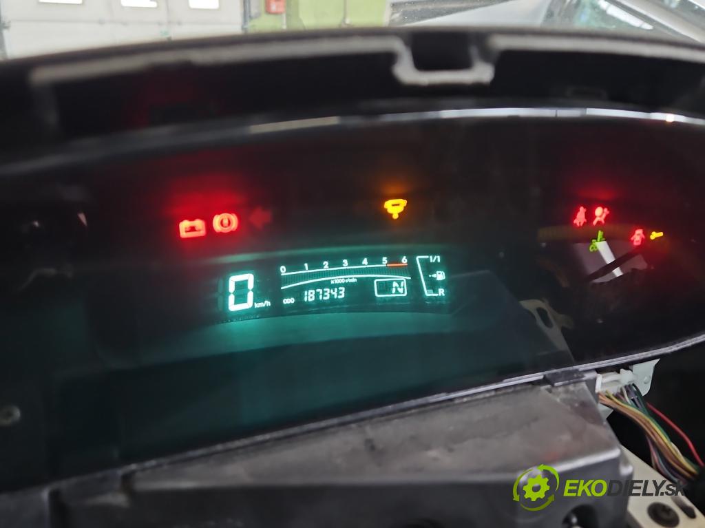 Toyota Yaris II 2005-2011 1.4 D4D 90 HP automatic 66 kW 1364 cm3 5- prístrojovka/ budíky 83800-0D630 (Prístrojová doska)