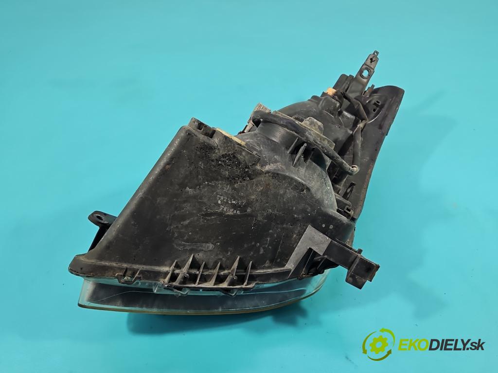 Suzuki Swift Mk6 2005-2010 1.3 16V (M13A) 92 HP manual 68 kW 1328 cm3 5- Reflektor: pravý  (Svetlo predné pravé)