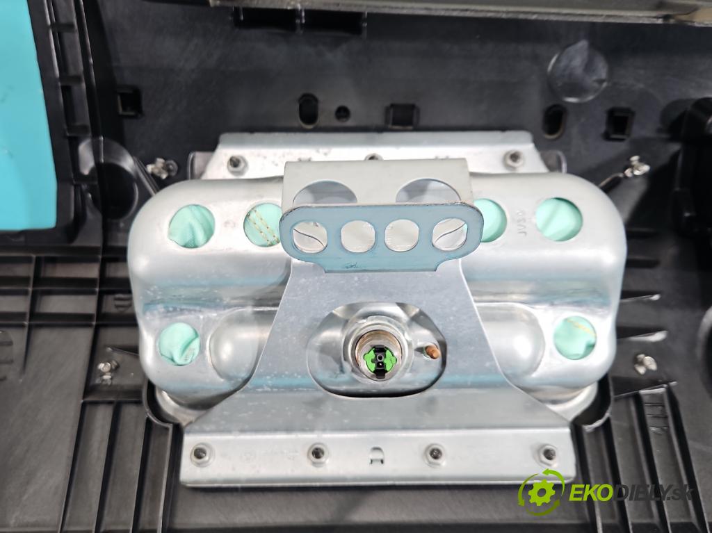 Ford C-Max I 2003-2010 1.8 tdci 116 hp manual 85 kW 1753 cm3 5- kokpit,přistrojova deska