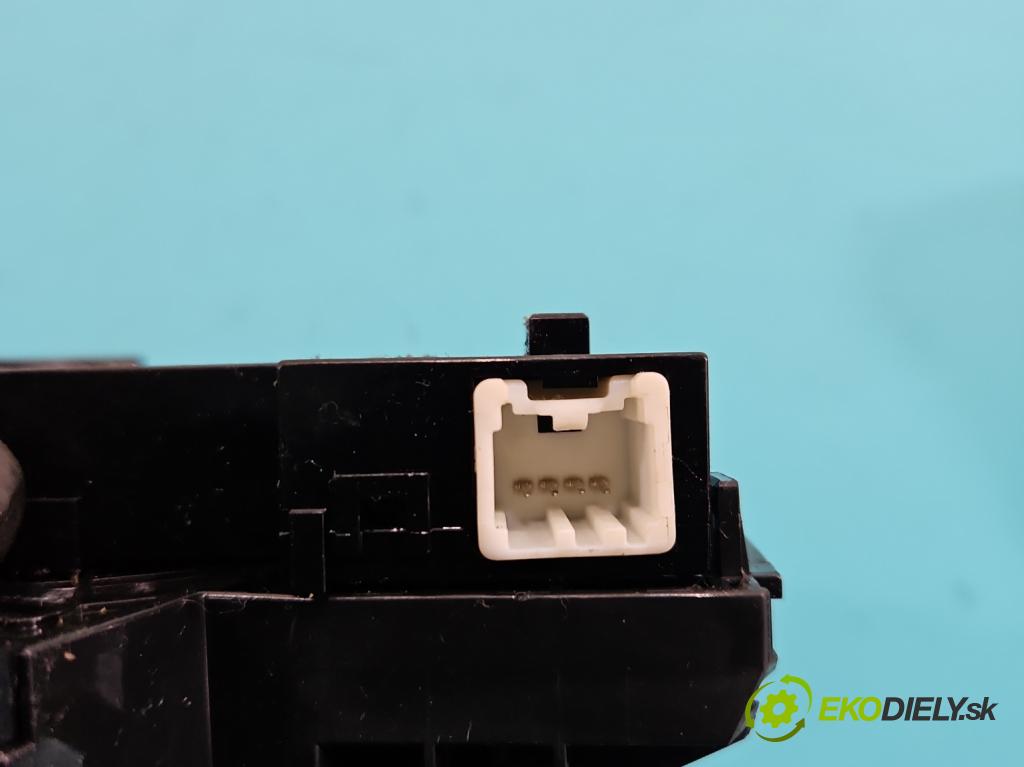 Ford C-Max I 2003-2010 1.8 tdci 116 hp manual 85 kW 1753 cm3 5- kokpit,přistrojova deska