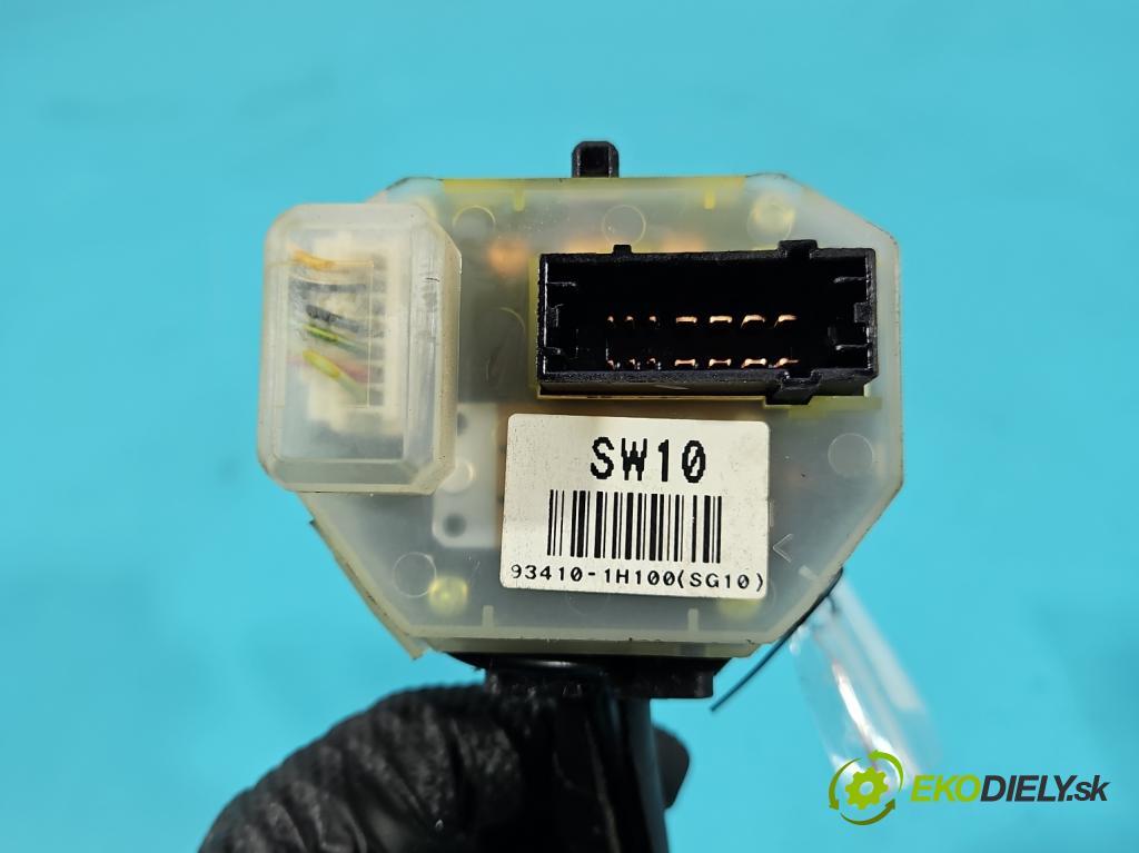 Kia Ceed I 2006-2012 1.4 16V 109 HP manual 80 kW 1396 cm3 5- prepínač smeroviek 93410-1H100 (Prepínacie páčky pod volantom)