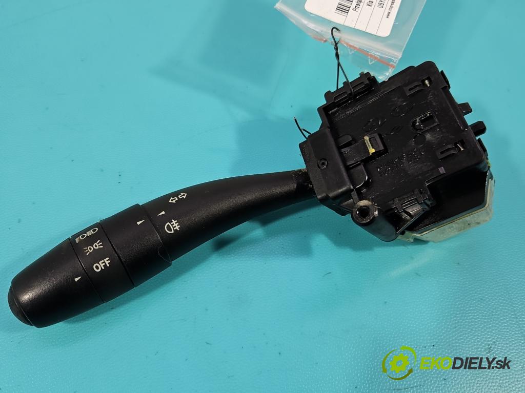 Kia Ceed I 2006-2012 1.4 16V 109 HP manual 80 kW 1396 cm3 5- prepínač smeroviek 93410-1H100 (Prepínacie páčky pod volantom)