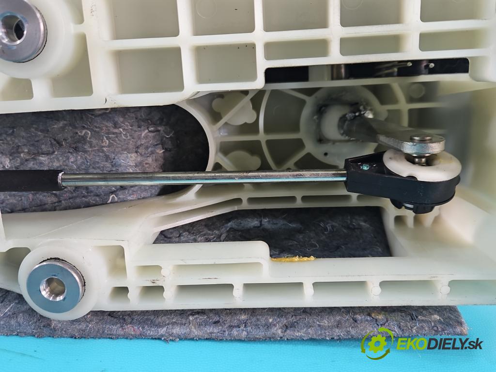 Suzuki SX4 S-Cross 2013-2021 1.4 T 140 HP manual 103 kW 1373 cm3 5- Páka: Změny: stupeň,rýchlosť 28139-62M00-000 (Rýchlostná páka (kulisa))