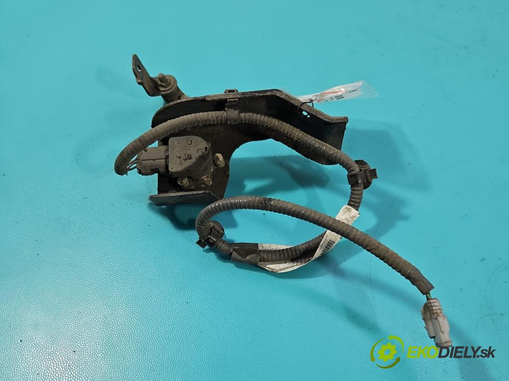 Suzuki SX4 S-Cross 2013-2021 1.4 T 140 HP manual 103 kW 1373 cm3 5- snímač nastavenia xenon A193027-2 (Snímač)