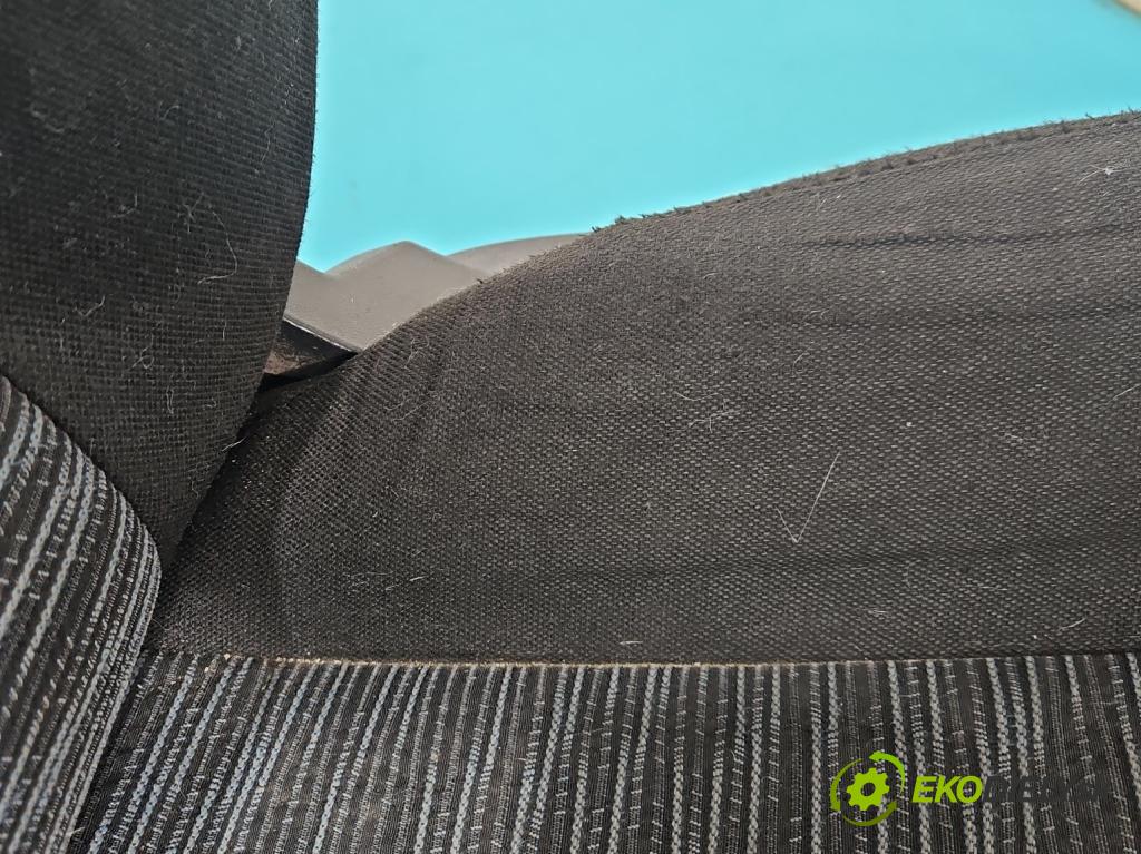 Kia Ceed I 2006-2012 1.4 16V 109 HP manual 80 kW 1396 cm3 5- Sedačka ľavý  (Sedadlo)