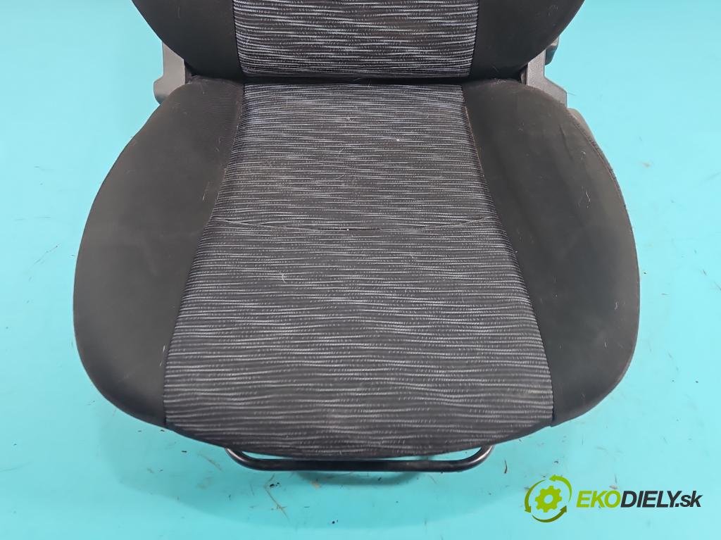 Kia Ceed I 2006-2012 1.4 16V 109 HP manual 80 kW 1396 cm3 5- Sedačka ľavý  (Sedadlo)