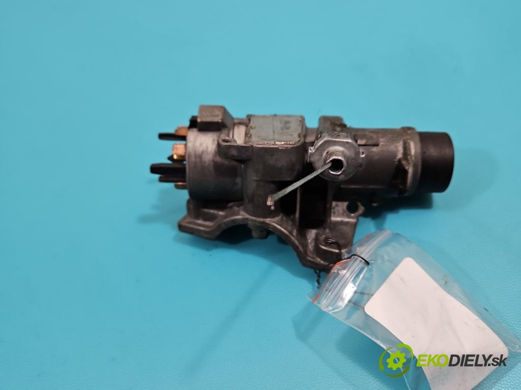 Vw Golf IV 1997-2003 1.9 tdi 131 HP automatic 96 kW 1896 cm3 5- Spínačka 4B0905851B (Spínacia skrinka)