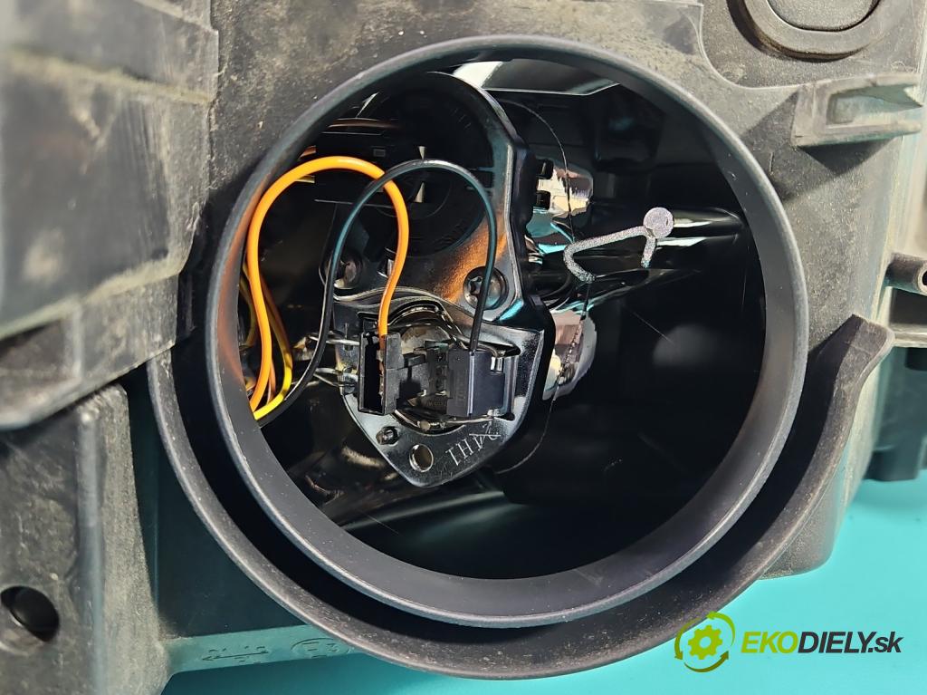 Citroen C4 II 2010-2017 1.4 16V 95 HP manual 70 kW 1397 cm3 5- Reflektor: pravý 9687304480 (Svetlo predné pravé)