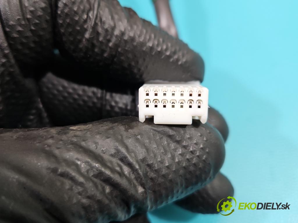 Toyota Auris II 2012-2018 1.6 16V 132 hp manual 97 kW 1598 cm3 5- zpětné zrcátko pravé  (Klika dveří ostatní)