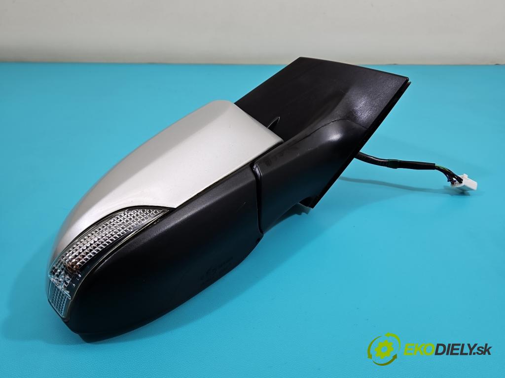 Toyota Auris II 2012-2018 1.6 16V 132 hp manual 97 kW 1598 cm3 5- zpětné zrcátko pravé  (Klika dveří ostatní)