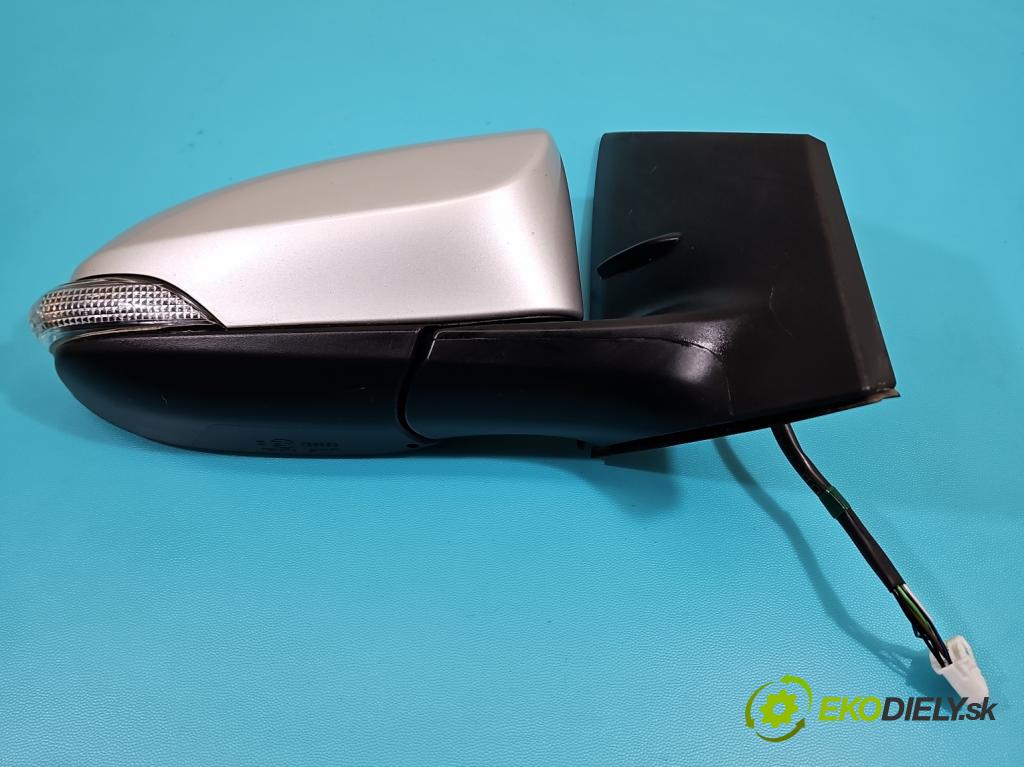 Toyota Auris II 2012-2018 1.6 16V 132 hp manual 97 kW 1598 cm3 5- zpětné zrcátko pravé  (Klika dveří ostatní)