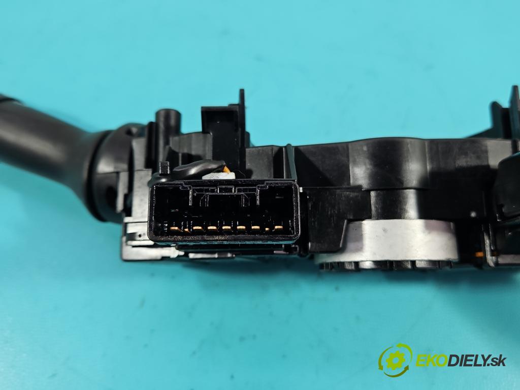 Toyota Yaris II 2005-2011 1.4 D4D 90 HP automatic 66 kW 1364 cm3 5- prepínač komplex: 0D09017F143 (Prepínacie páčky pod volantom)