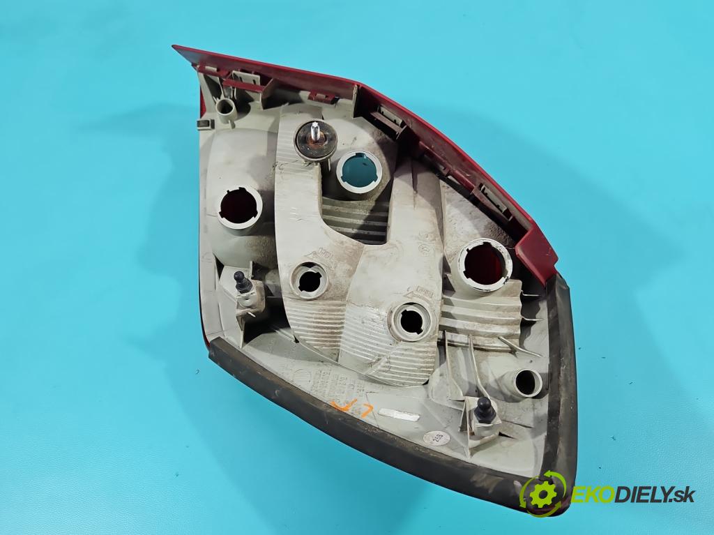 Skoda Fabia II 2007-2014 1.2 12V 69KM manual 51 kW 1198 cm3 5- svetlo / reflektor zadné ľavé 5J6945095 (Kľučka dverí ostatné)