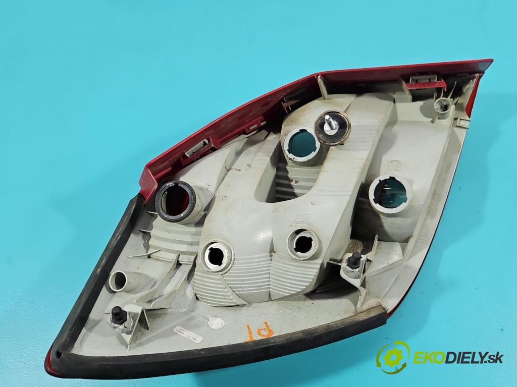 Skoda Fabia II 2007-2014 1.2 12V 69KM manual 51 kW 1198 cm3 5- svetlo / reflektor zadné pravé 5J6945096 (Kľučka dverí ostatné)