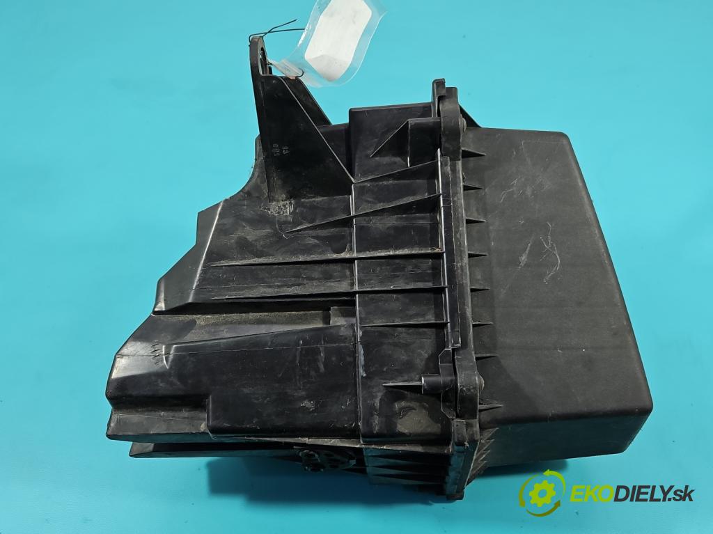 Skoda Fabia II 2007-2014 1.2 12V 69KM manual 51 kW 1198 cm3 5- obal filtra vzduchu 6Y0129607D (Obal vzduchového filtra)