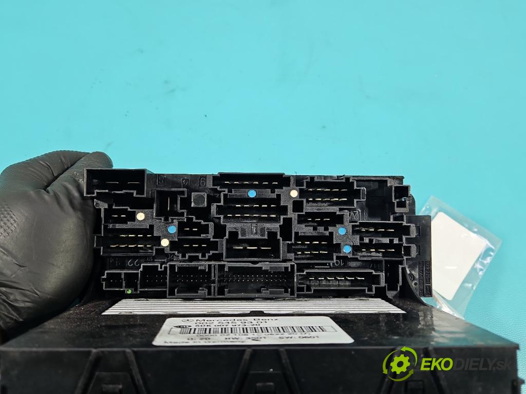 Mercedes C W203 2000-2007 2.0 kompressor 163 HP manual 120 kW 1998 cm3 3- skrinka poistka 0025459301 (Poistková skrinka)