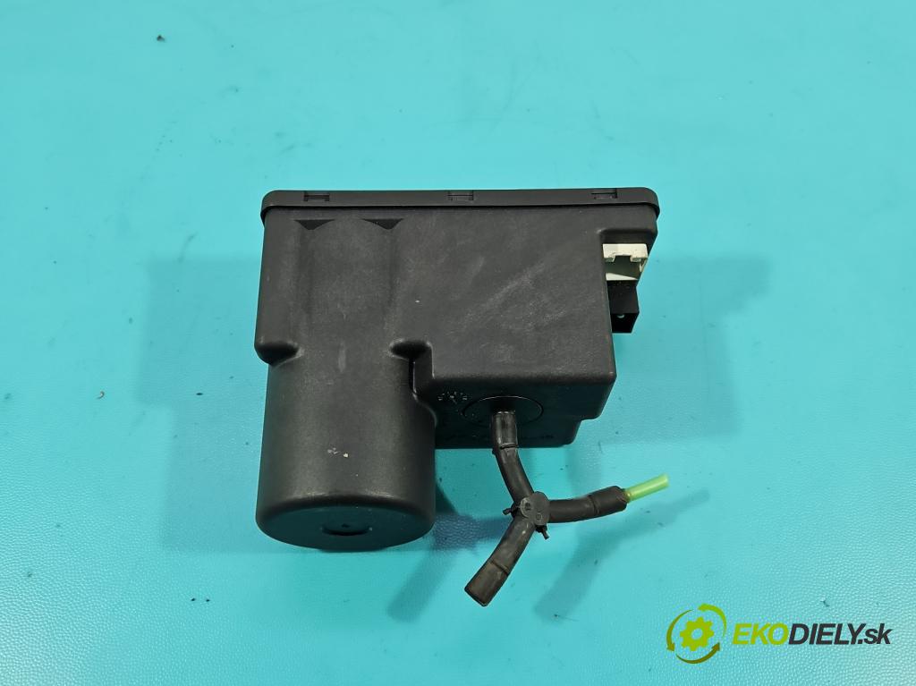 Audi 80 B4 1991-1994 1.9 tdi 90 hp manual 66 kW 1896 cm3 5- Centrálni: zámek: 4A0862257A