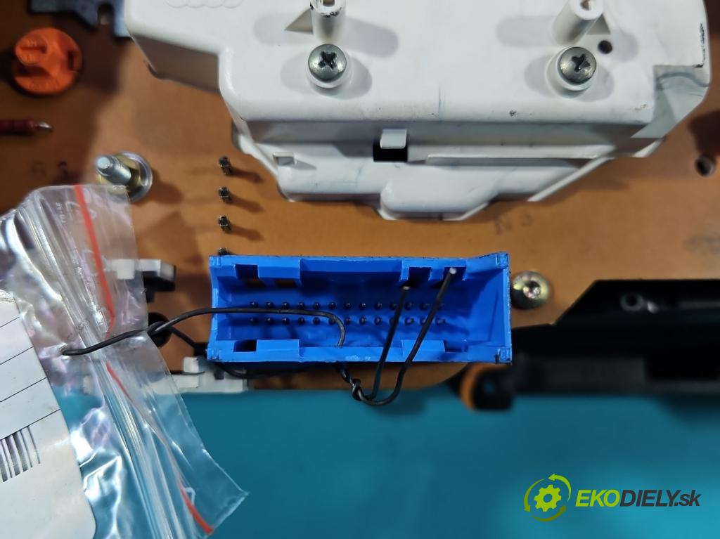 Audi 80 B4 1991-1994 1.9 tdi 90 HP manual 66 kW 1896 cm3 5- prístrojovka/ budíky 8A0919033N (Prístrojová doska)