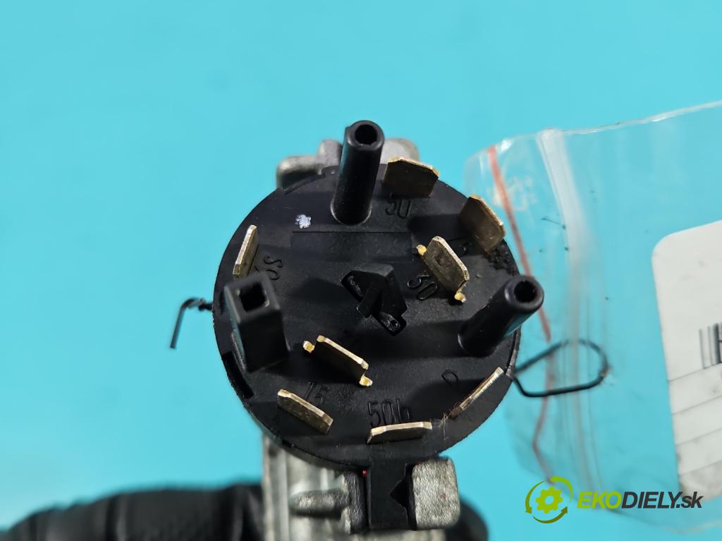 Audi 80 B4 1991-1994 1.9 tdi 90 HP manual 66 kW 1896 cm3 5- Spínačka 893905851D (Spínacia skrinka)