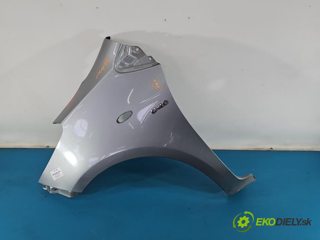 Toyota Yaris II 2005-2011 1.4 D4D 90 hp automatic 66 kW 1364 cm3 5- blatnik přední levý  (Levý přední blatník)