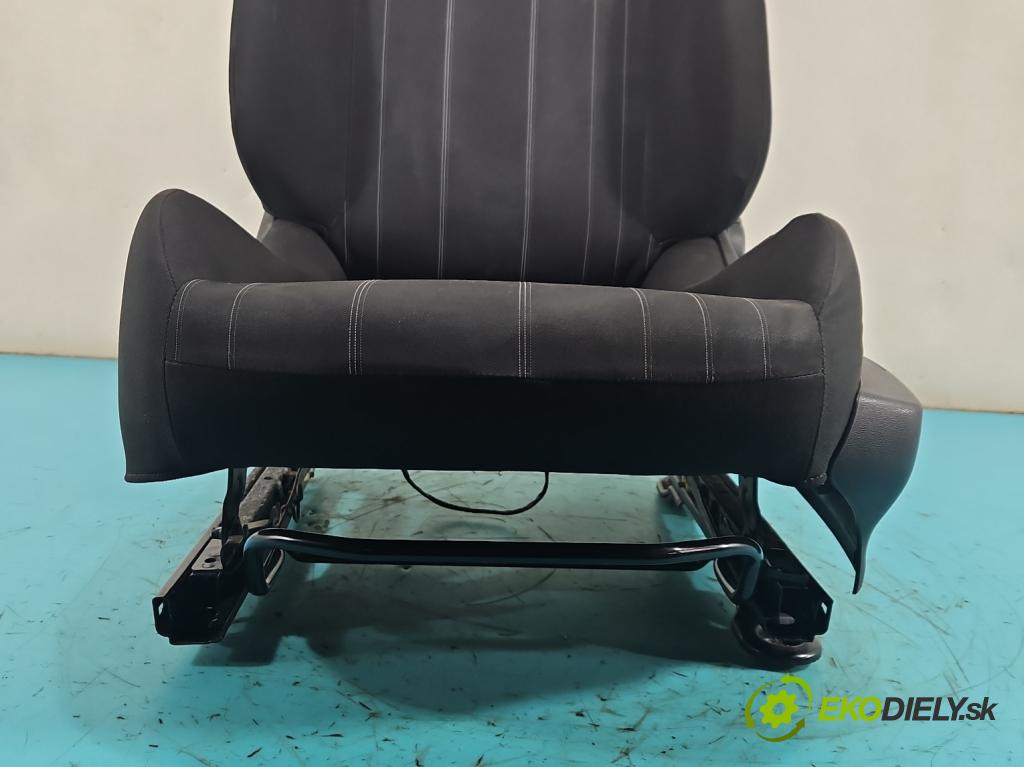 Citroen C4 II 2010-2017 1.4 16V 95 HP manual 70 kW 1397 cm3 5- Sedačka ľavý  (Sedadlo)