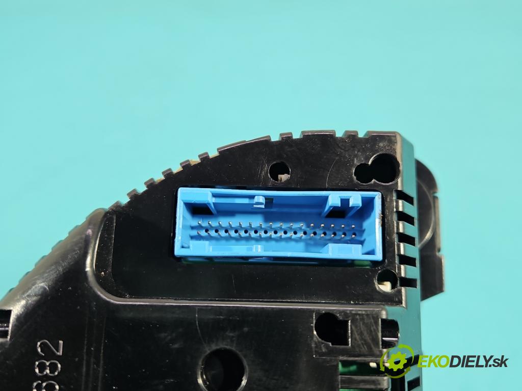 Audi A4 B7 2004-2008 2.0 TFSI 200 HP manual 147 kW 1984 cm3 5- prístrojovka/ budíky 8E0920901J (Prístrojová doska)