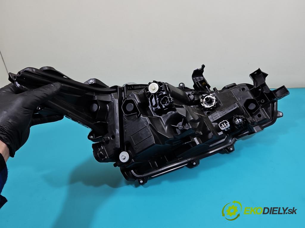 Toyota Corolla E21 2019- 1.8 16V 98 HP automatic 72 kW 1798 cm3 4- Reflektor: ľavý 81185-02T51 (Kľučka dverí ostatné)