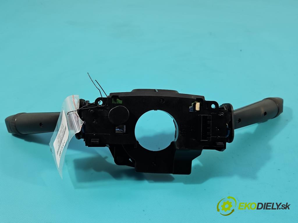 Volvo V70 II 1999-2007 2.4 D5 163 HP automatic 120 kW 2401 cm3 5- prepínač komplex: 30739600 (Prepínacie páčky pod volantom)