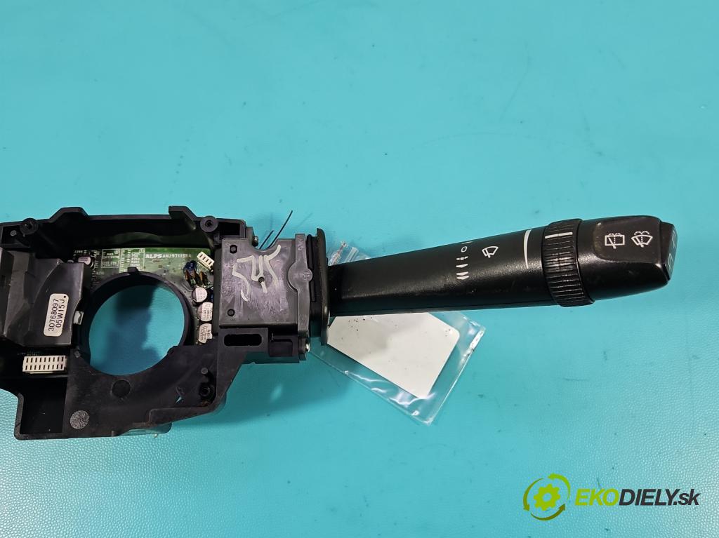 Volvo V70 II 1999-2007 2.4 D5 163 HP automatic 120 kW 2401 cm3 5- prepínač komplex: 30739600 (Prepínacie páčky pod volantom)