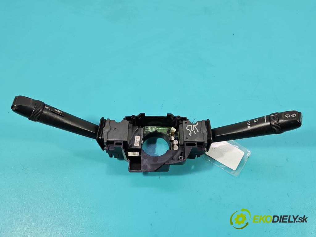 Volvo V70 II 1999-2007 2.4 D5 163 HP automatic 120 kW 2401 cm3 5- prepínač komplex: 30739600 (Prepínacie páčky pod volantom)