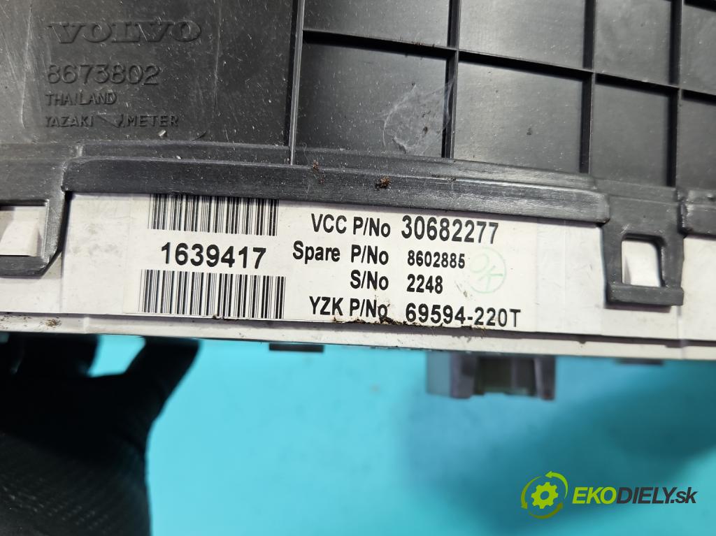 Volvo V70 II 1999-2007 2.4 D5 163 HP automatic 120 kW 2401 cm3 5- prístrojovka/ budíky 30682277 (Prístrojová doska)