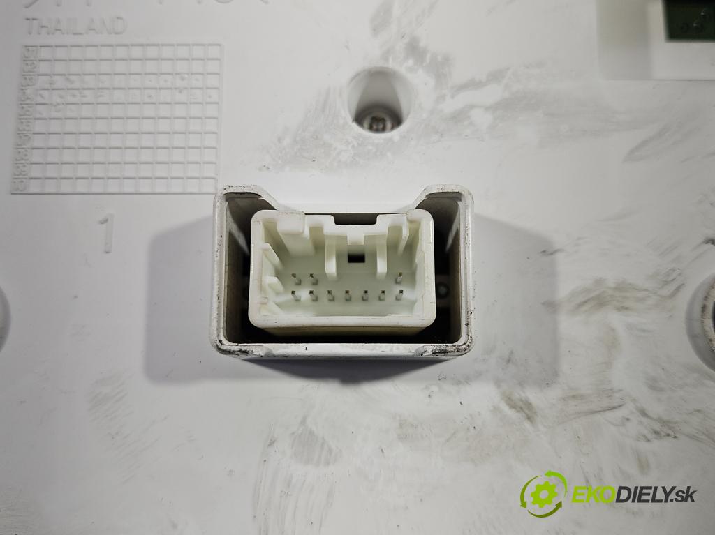 Volvo V70 II 1999-2007 2.4 D5 163 HP automatic 120 kW 2401 cm3 5- prístrojovka/ budíky 30682277 (Prístrojová doska)