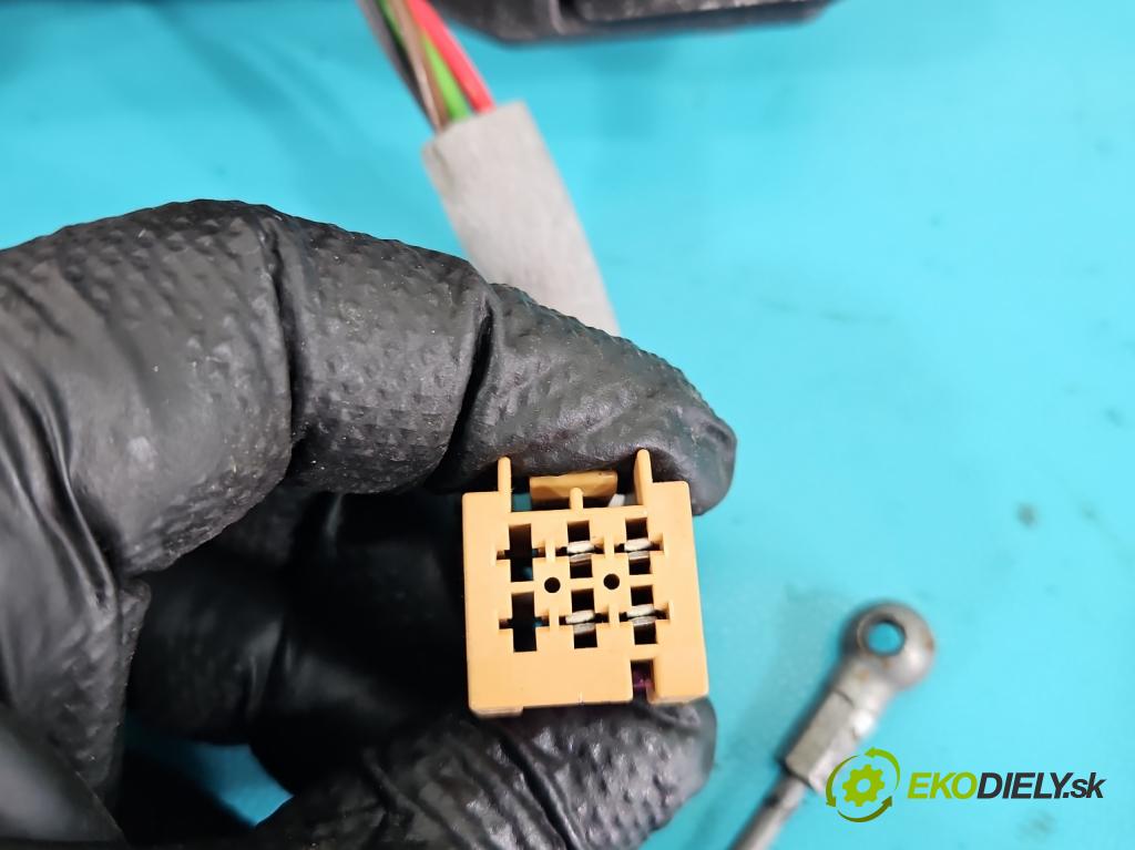 Vw Sharan II 2010-2022 utahování dveře pravých posuvné: Aktuátor: zavírání dveře z modulom