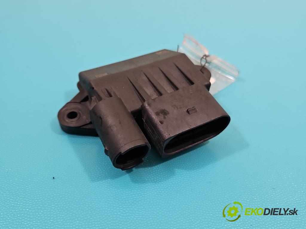 Mercedes CLS II C218 2010-2018 3.0 cdi (642853) 265KM automatic 195 kW 2987 cm3 4- Relé: svíčky: zařicích: A6429002700 (Relé)